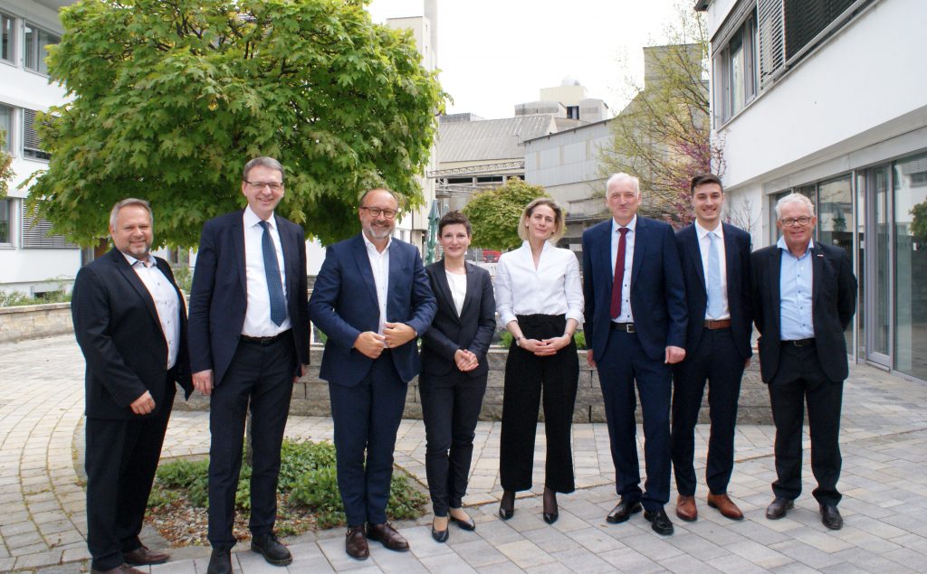 Gruppenbild anlässlich des Treffens zwischen Vertretern der Rail Cargo Group (RCG) und Rohrdorfer. (Copyright Rohrdorfer)